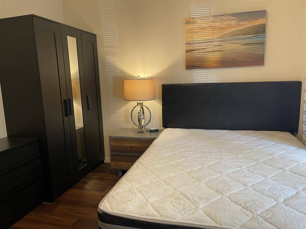 Near IAH, room for rent