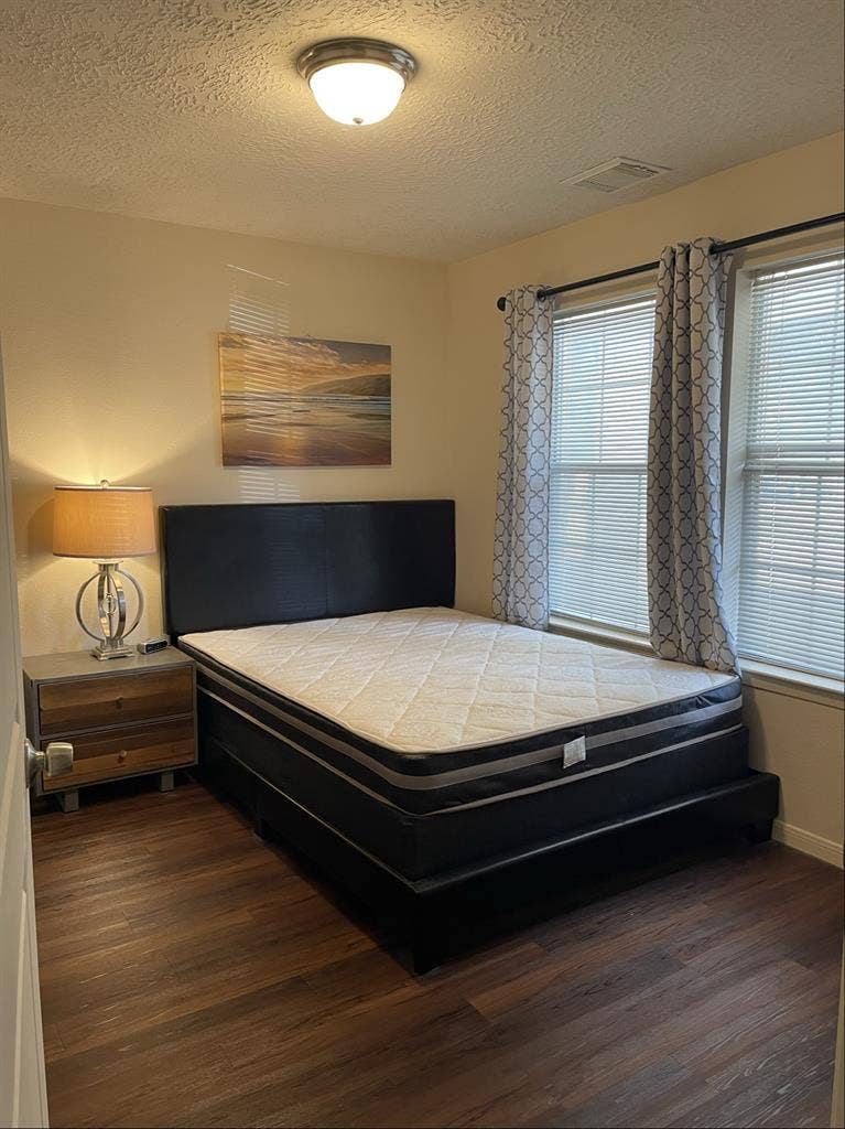 Near IAH, room for rent