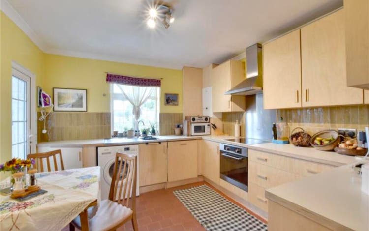 Dble Room on Private Road in Lee