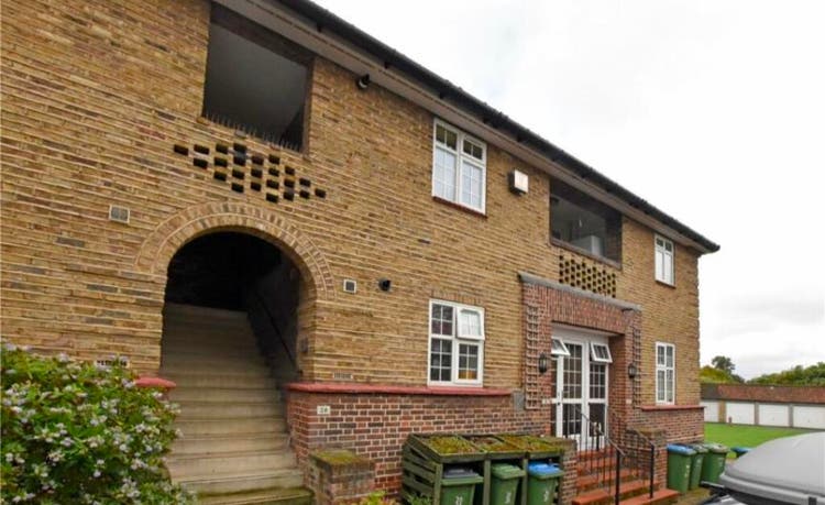 Dble Room on Private Road in Lee