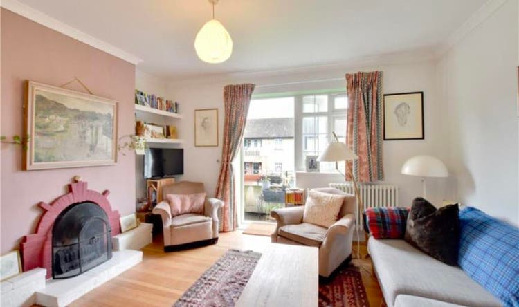 Dble Room on Private Road in Lee