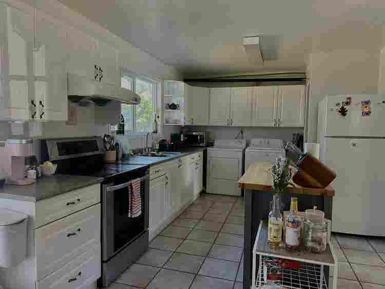 Spacious room  near Mount Douglas