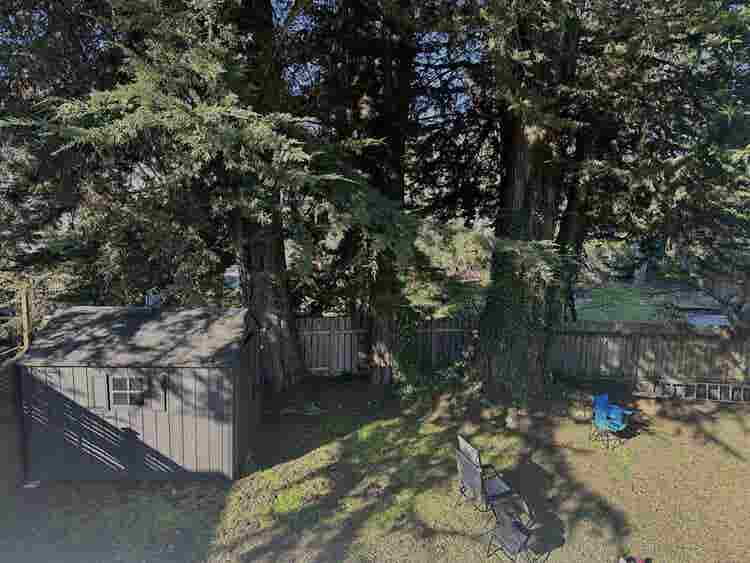 Spacious room  near Mount Douglas