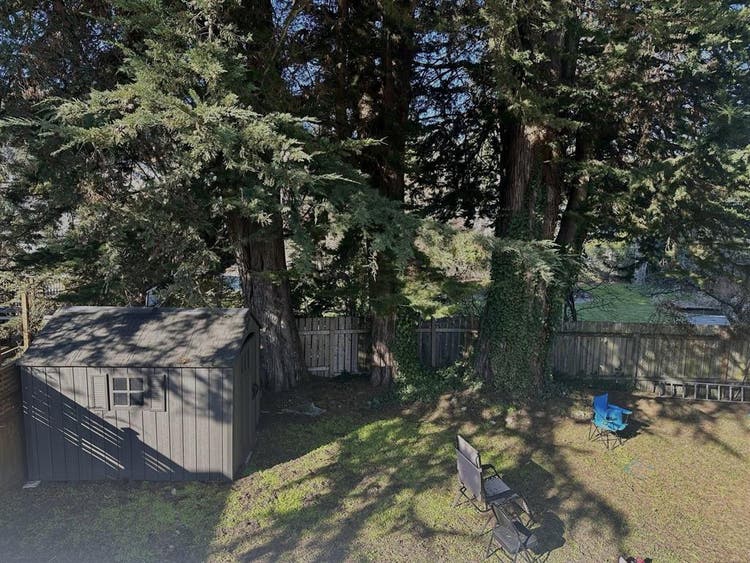 Spacious room  near Mount Douglas