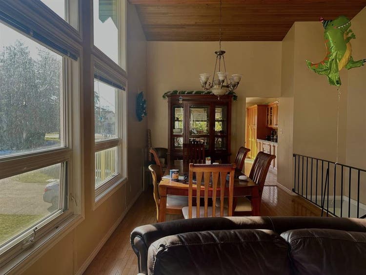 Spacious room  near Mount Douglas