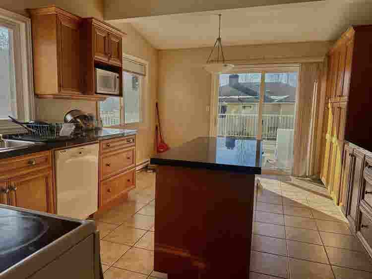 Spacious room  near Mount Douglas