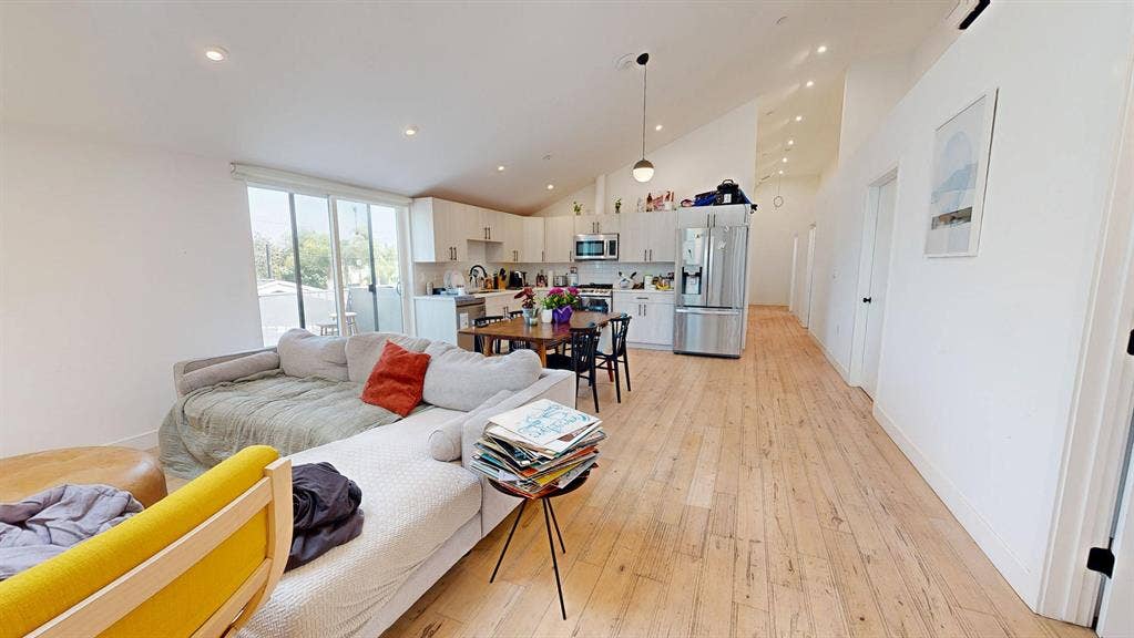 1 BR in Los Angeles