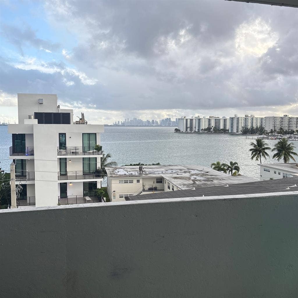 Large 1 bedroom in North beach