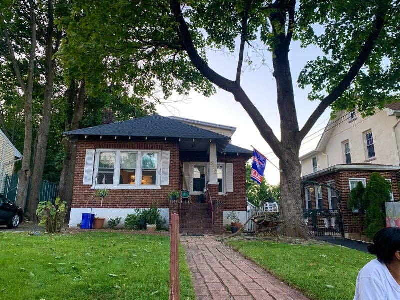 Room w/ bath in great neighborhood