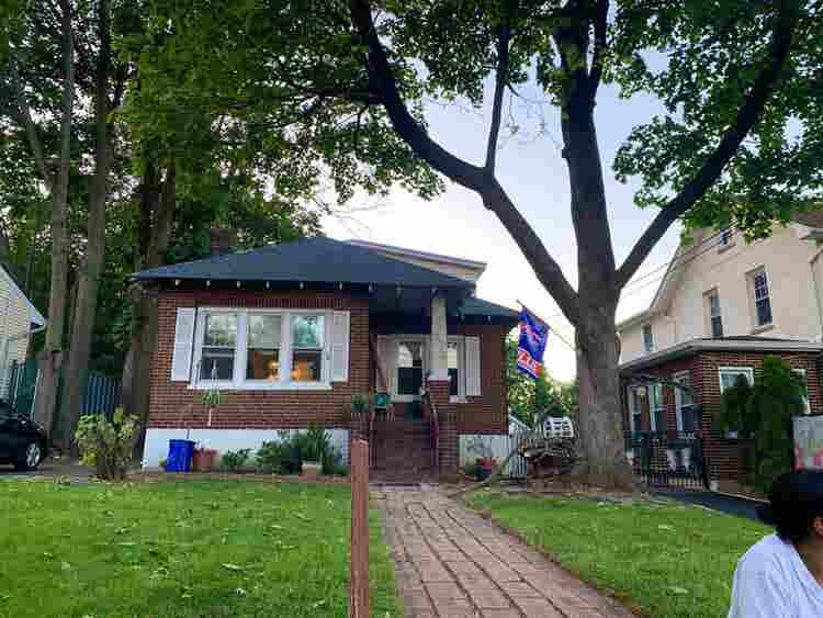 Room w/ bath in great neighborhood