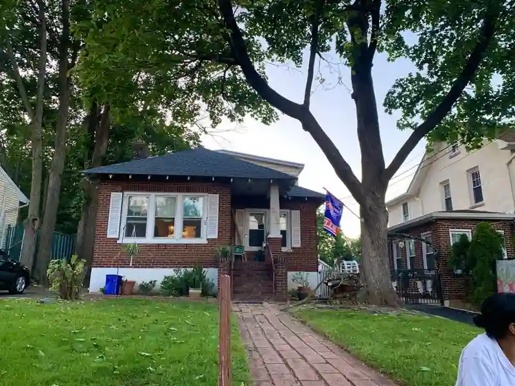 Room w/ bath in great neighborhood