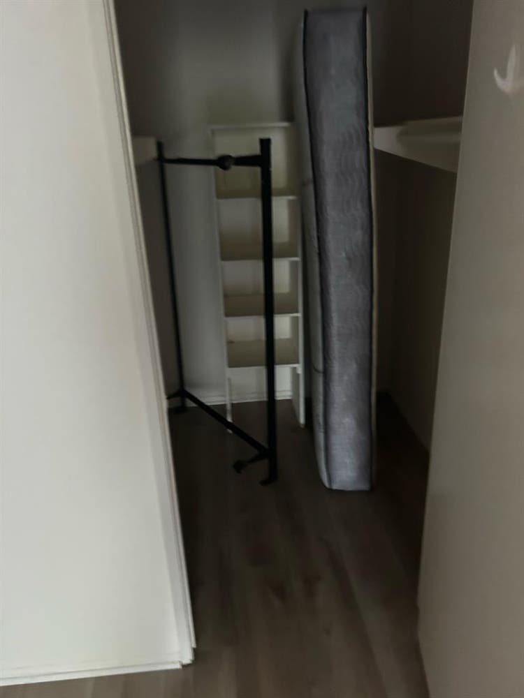 Looking for Roommate