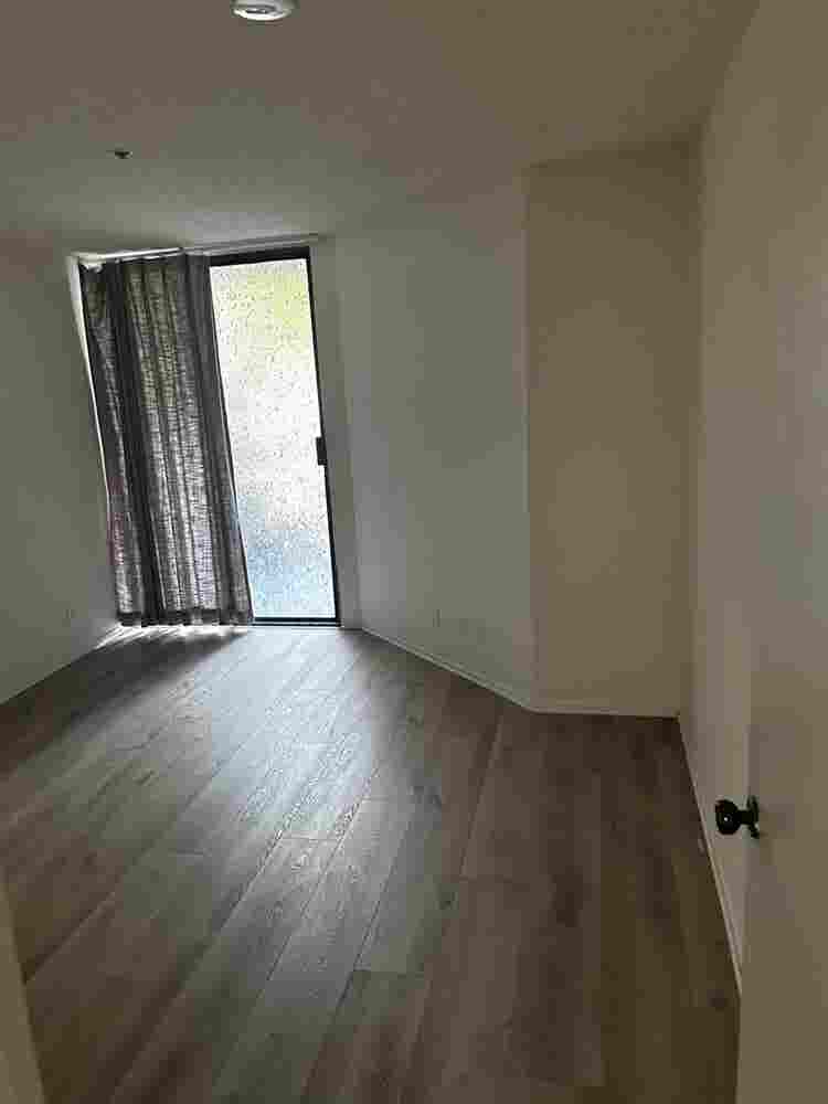 Looking for Roommate