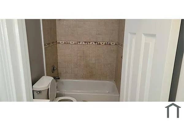 2 BR in Riverdale