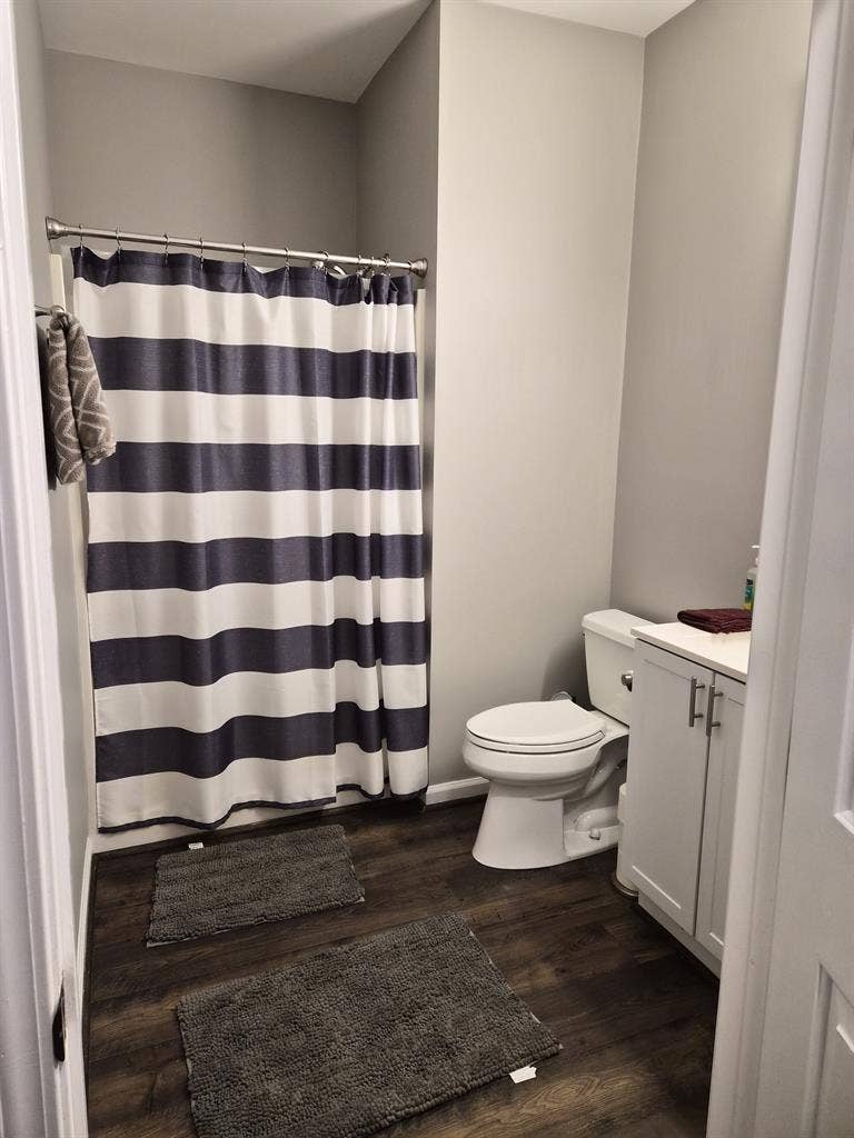 Looking for roommate