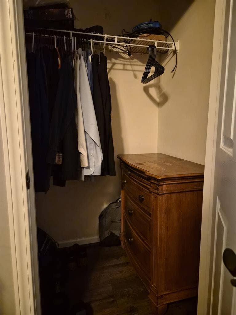 Looking for roommate