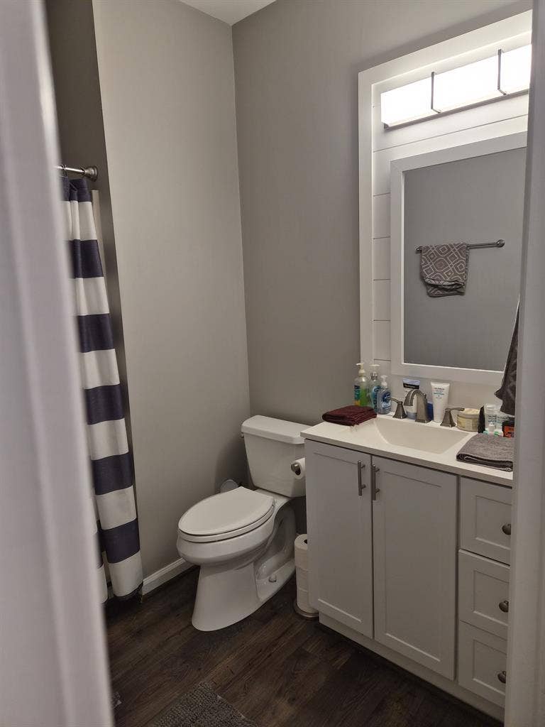 Looking for roommate