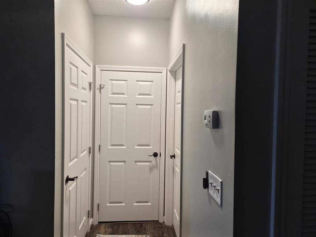 Looking for roommate