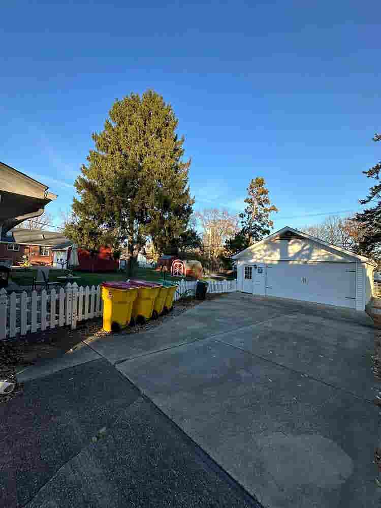 Charming Home For Rent!!!