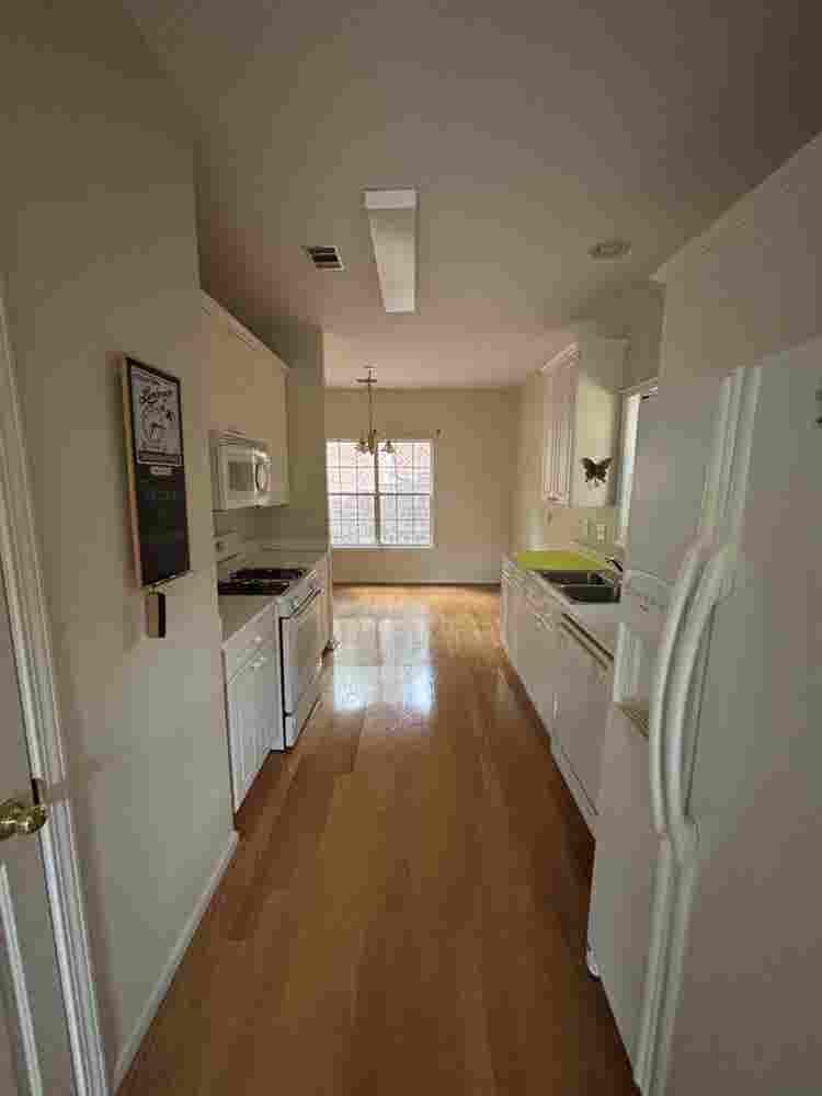 Move in Nov 1st :) room ft