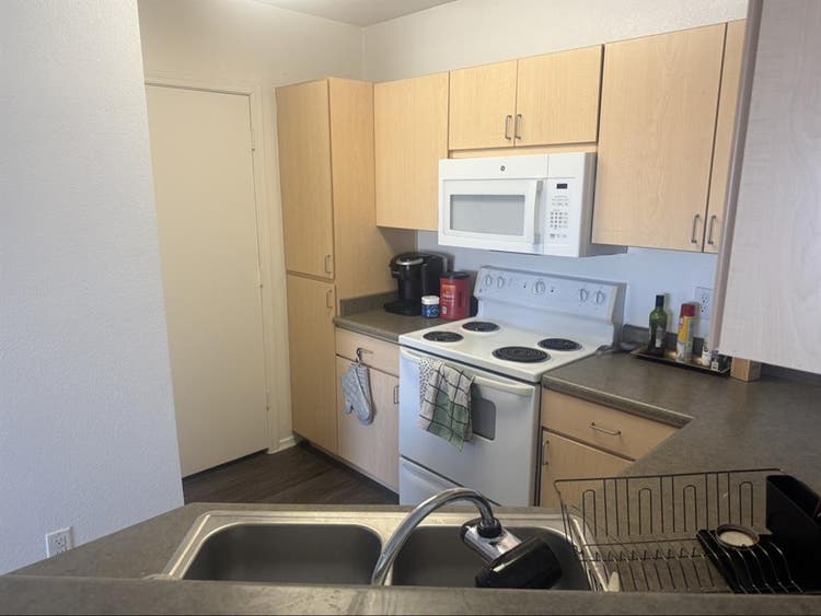 Roommate wanted for b