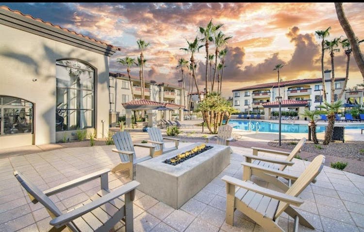 Need roommate for Nov or Dec