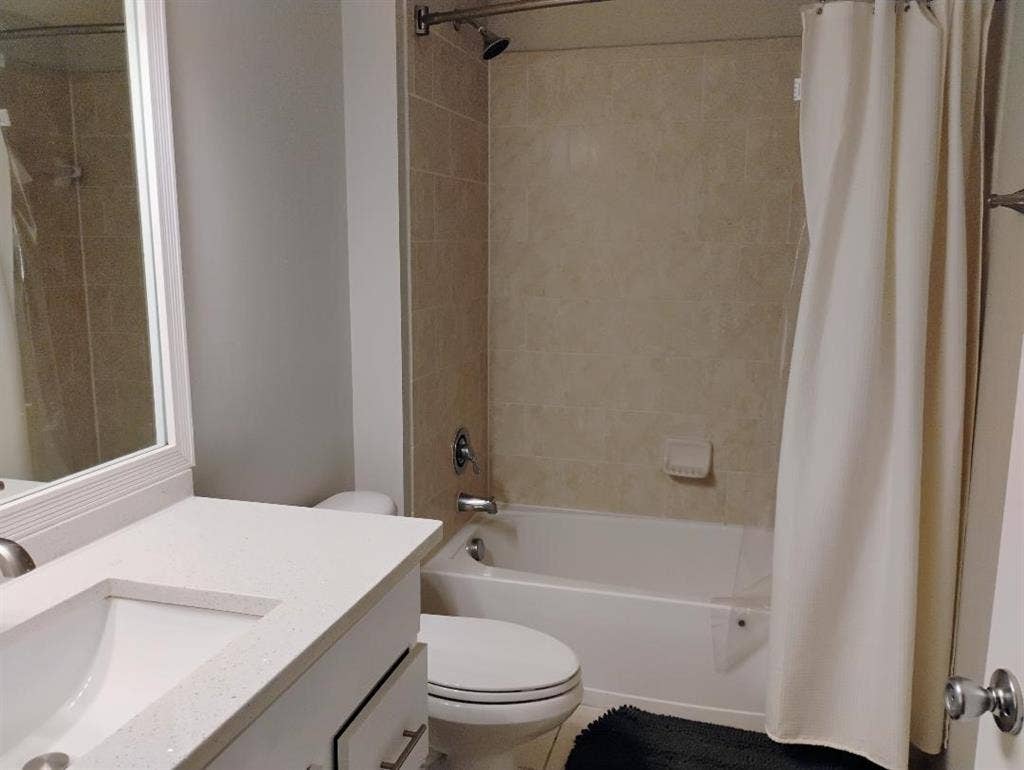 Spacious bed/bath near downtown