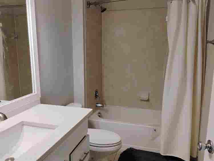 Spacious bed/bath near downtown