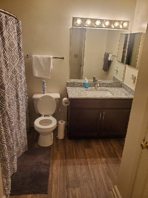 bath Apt, acces to whole apt