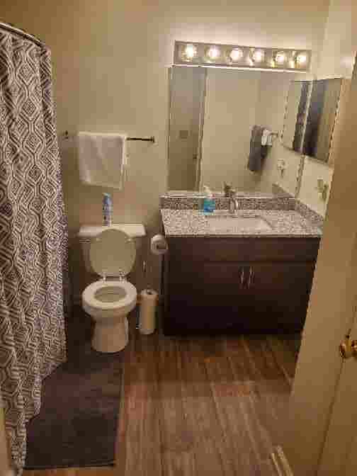 bathroom in 2 bedroom
