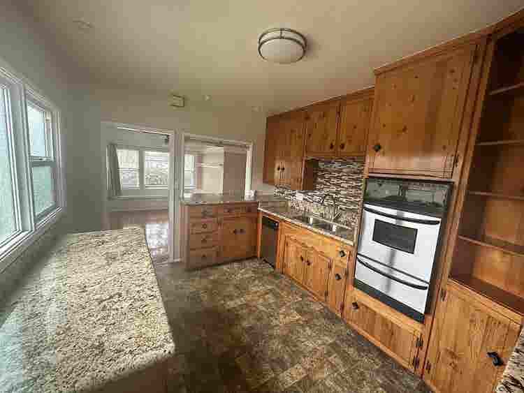 Large bedroom in vibrant Hillcrest!