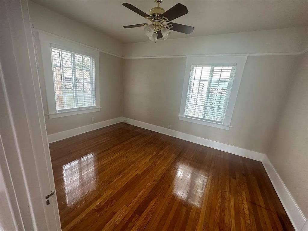 Large bedroom in vibrant Hillcrest!