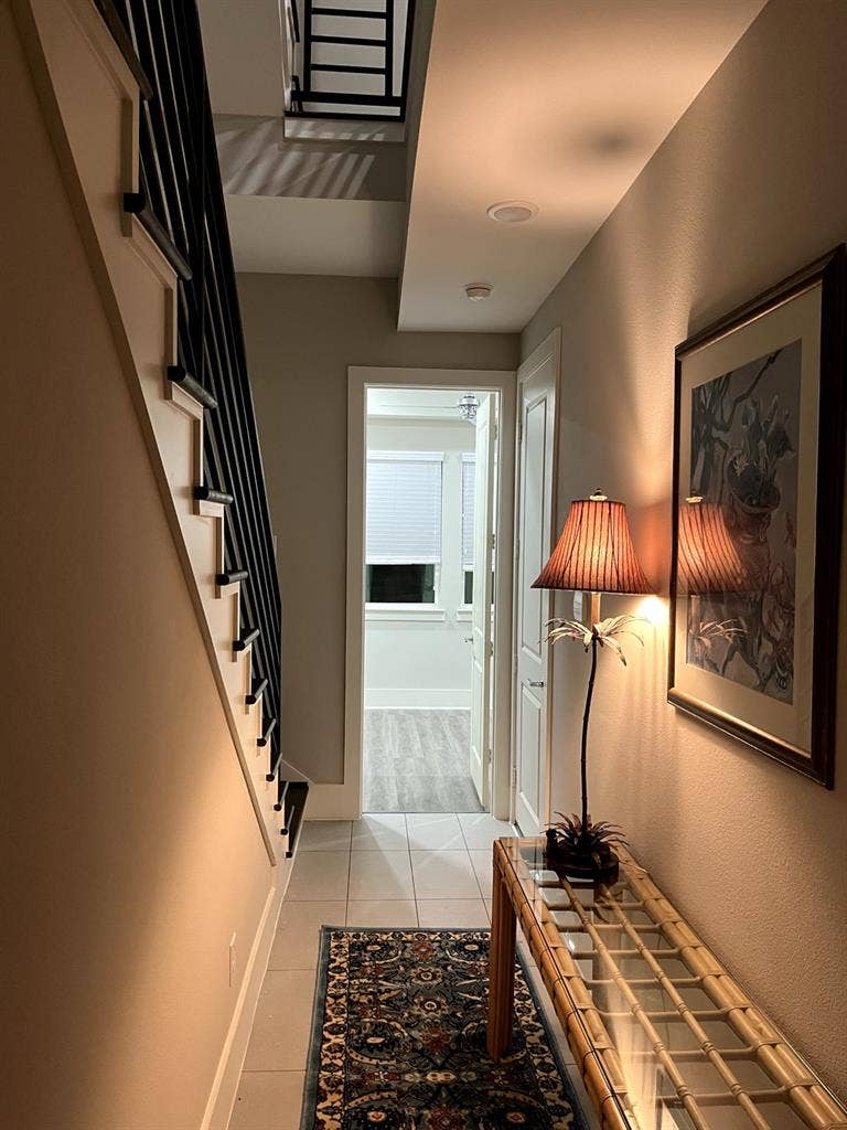 Room Downtown Available! Free util.