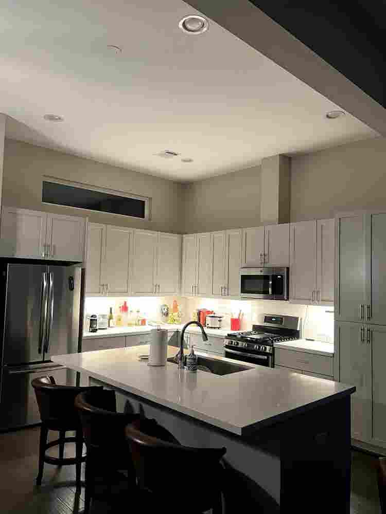 Room Downtown Available!