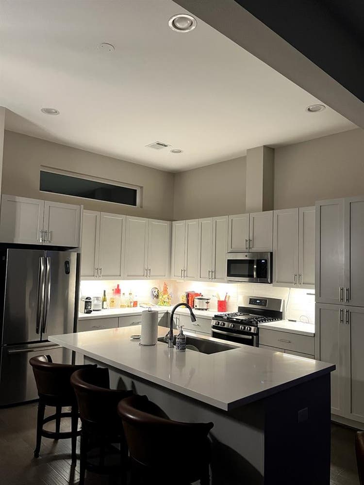 Room Downtown Available!