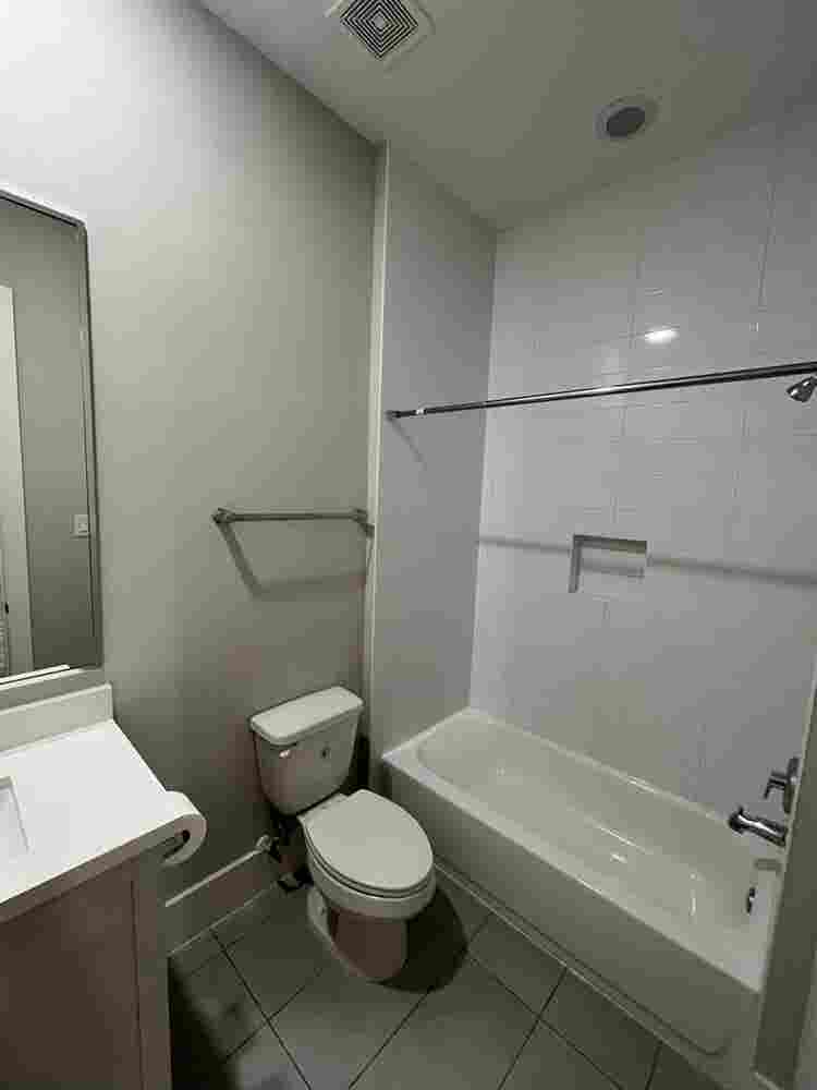 Room Downtown Available!