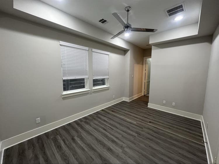 Room Downtown Available!