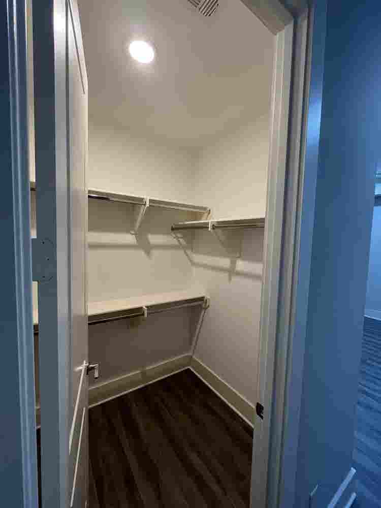 Room Downtown Available!