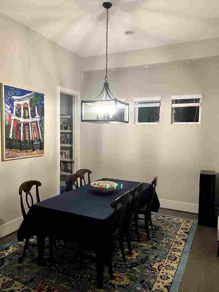 Room Downtown Available!