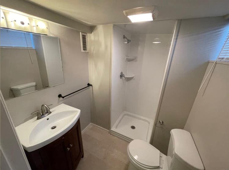 SPACIOUS HOUSE AVAILABLE FOR RENT