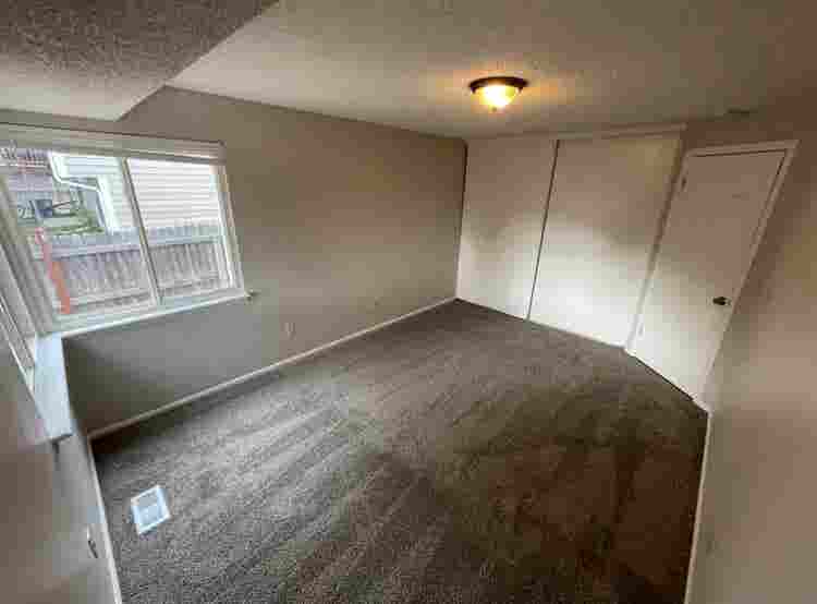 SPACIOUS HOUSE AVAILABLE FOR RENT