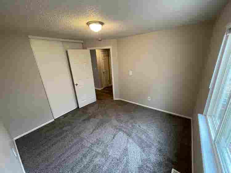 SPACIOUS HOUSE AVAILABLE FOR RENT