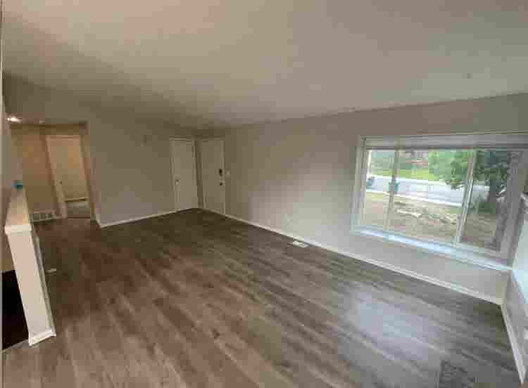 SPACIOUS HOUSE AVAILABLE FOR RENT