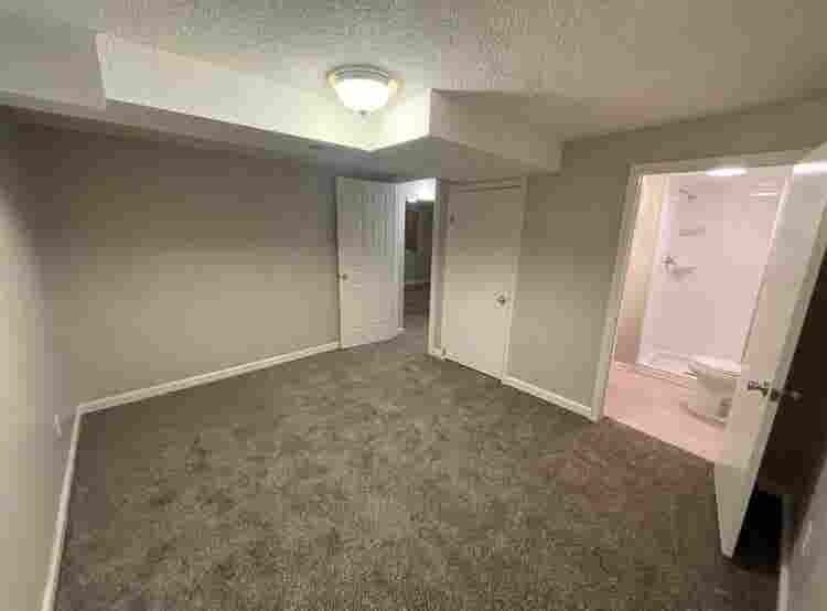 SPACIOUS HOUSE AVAILABLE FOR RENT