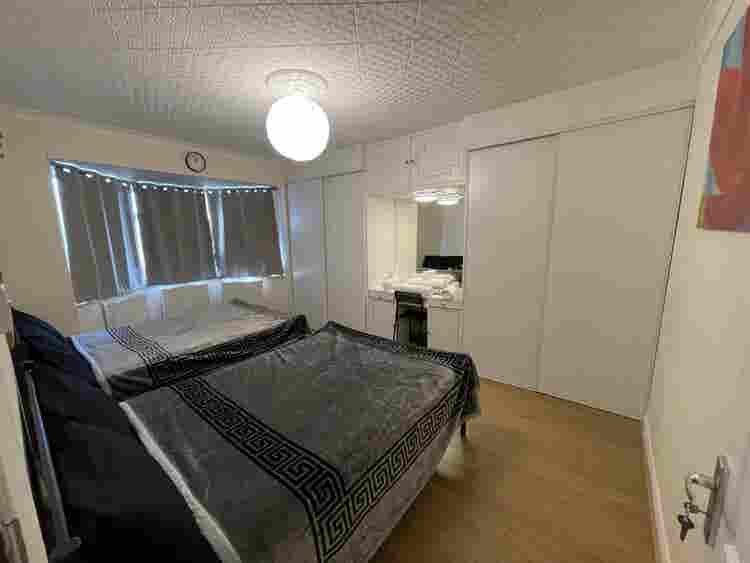 Room Rent London with big storage