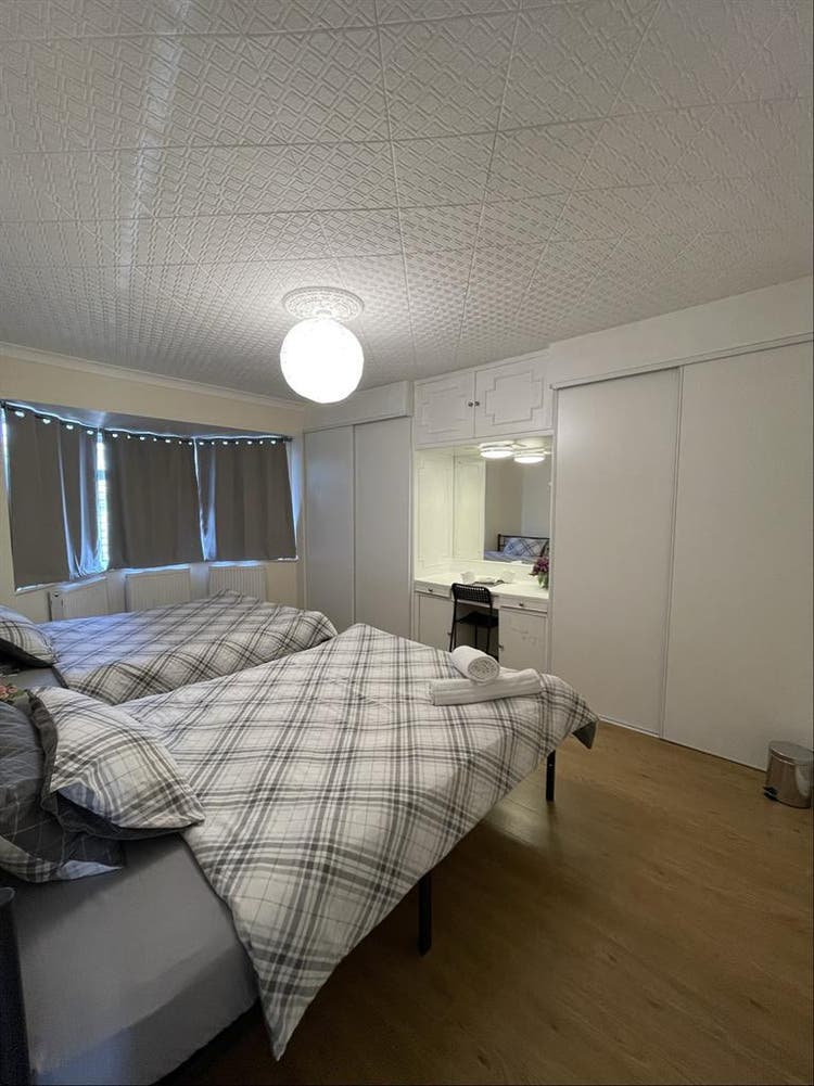 Room Rent London with big storage