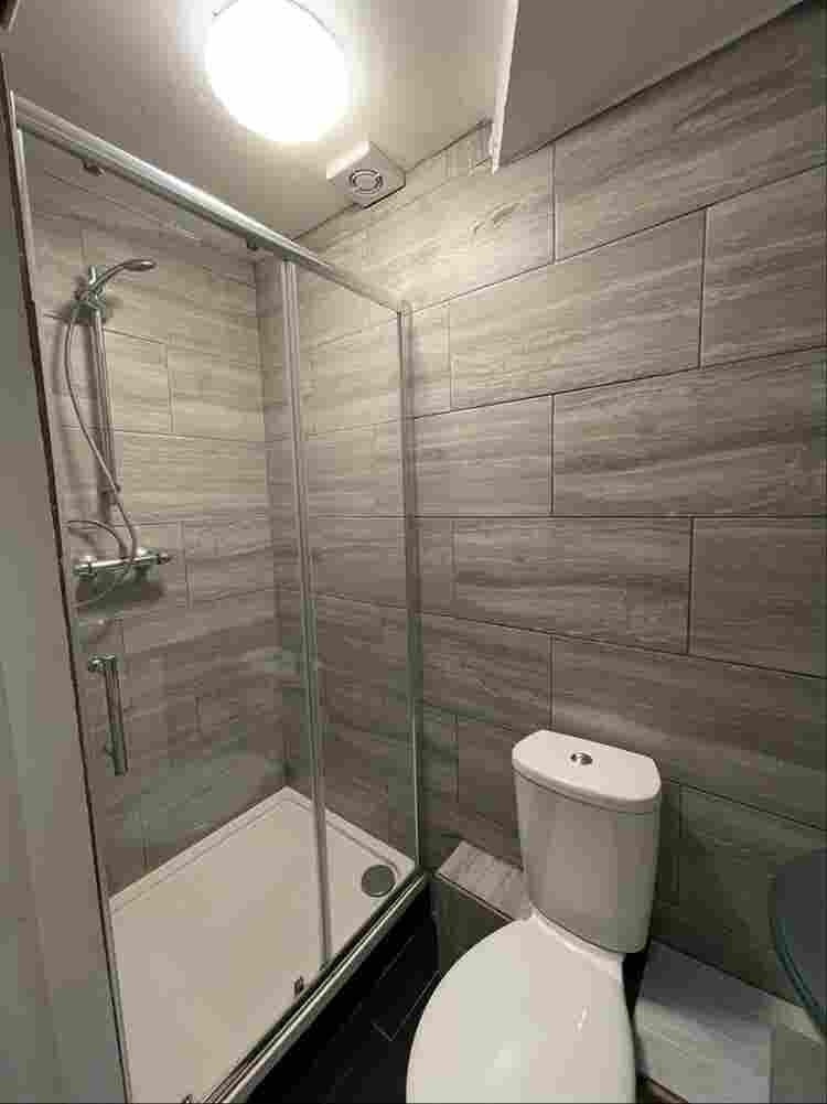 Room Rent London with big storage