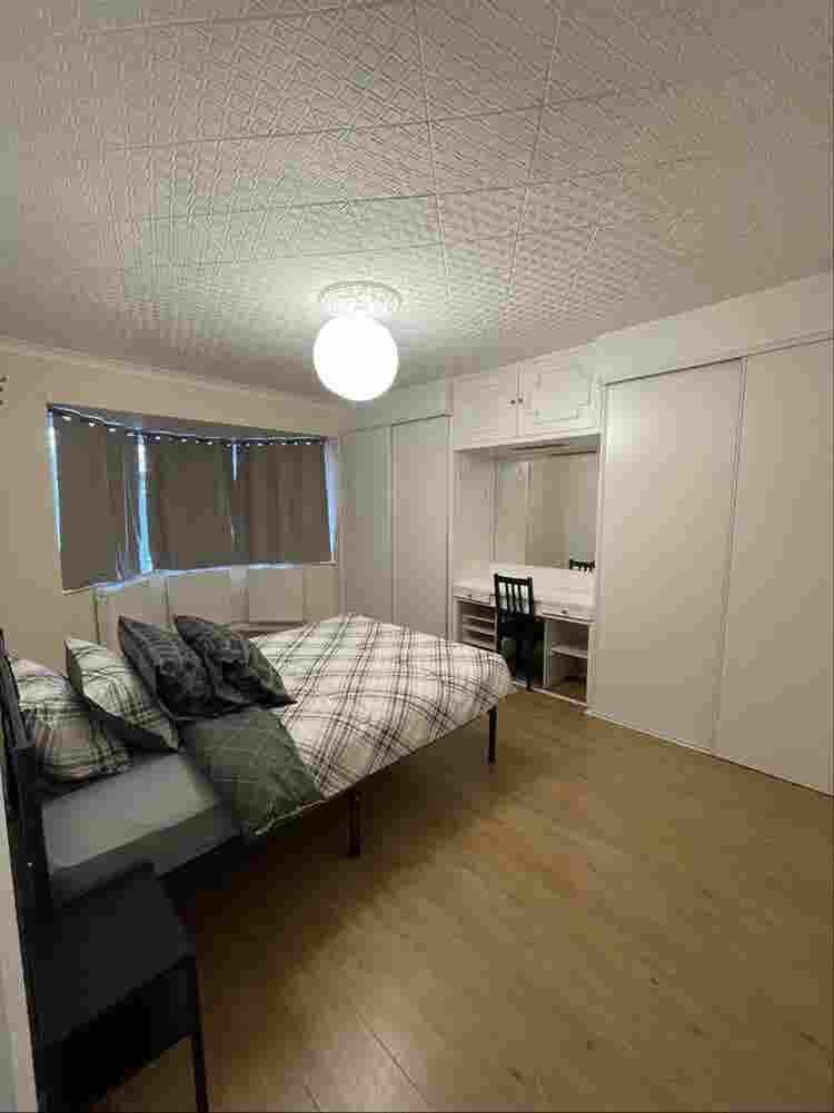 Room Rent London with big storage