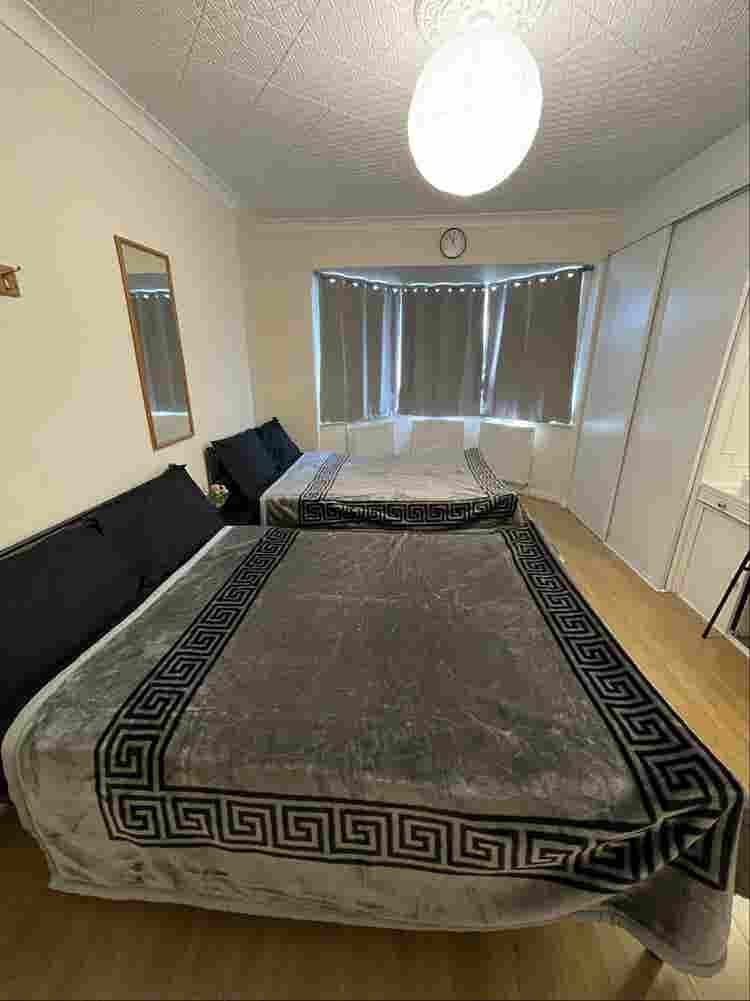 Room Rent London with big storage