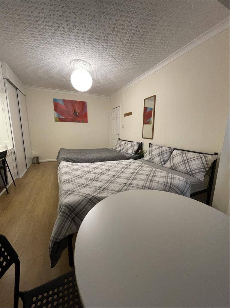 Room Rent London with big storage